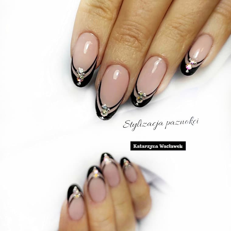 Manicure hybrydowy - czarny french z dodatkiem cyrkonii Manicure hybrydowy - czarny french z dodatkiem cyrkonii