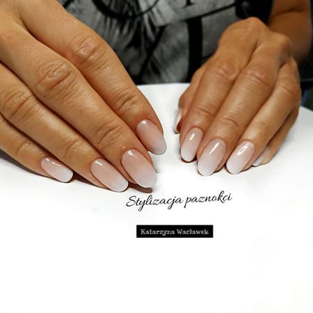 Manicure hybrydowy - baby boomer w beżowej wersji Manicure hybrydowy - baby boomer w beżowej wersji