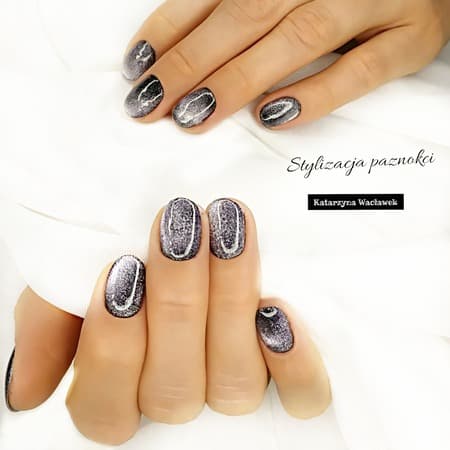 Manicure kombinowany - kocie oko na krótkich paznokciach Manicure kombinowany - kocie oko na krótkich paznokciach