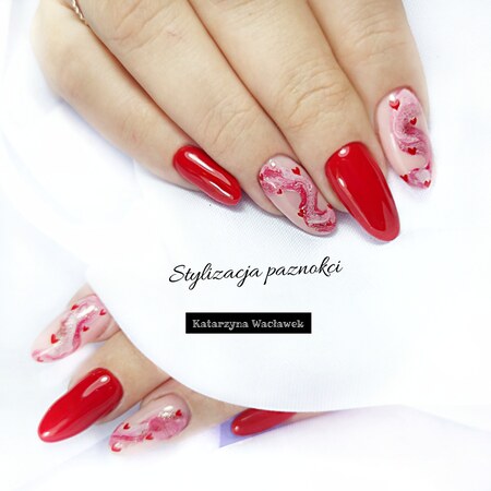 Manicure hybrydowy - walentynkowe paznokcie z różowym marmurkiem