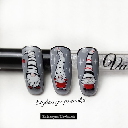 Nail Art - Bożonarodzeniowe skrzaty na wzornikach