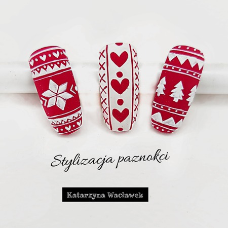 Nail Art - czerwony świąteczny sweterek na wzornikach